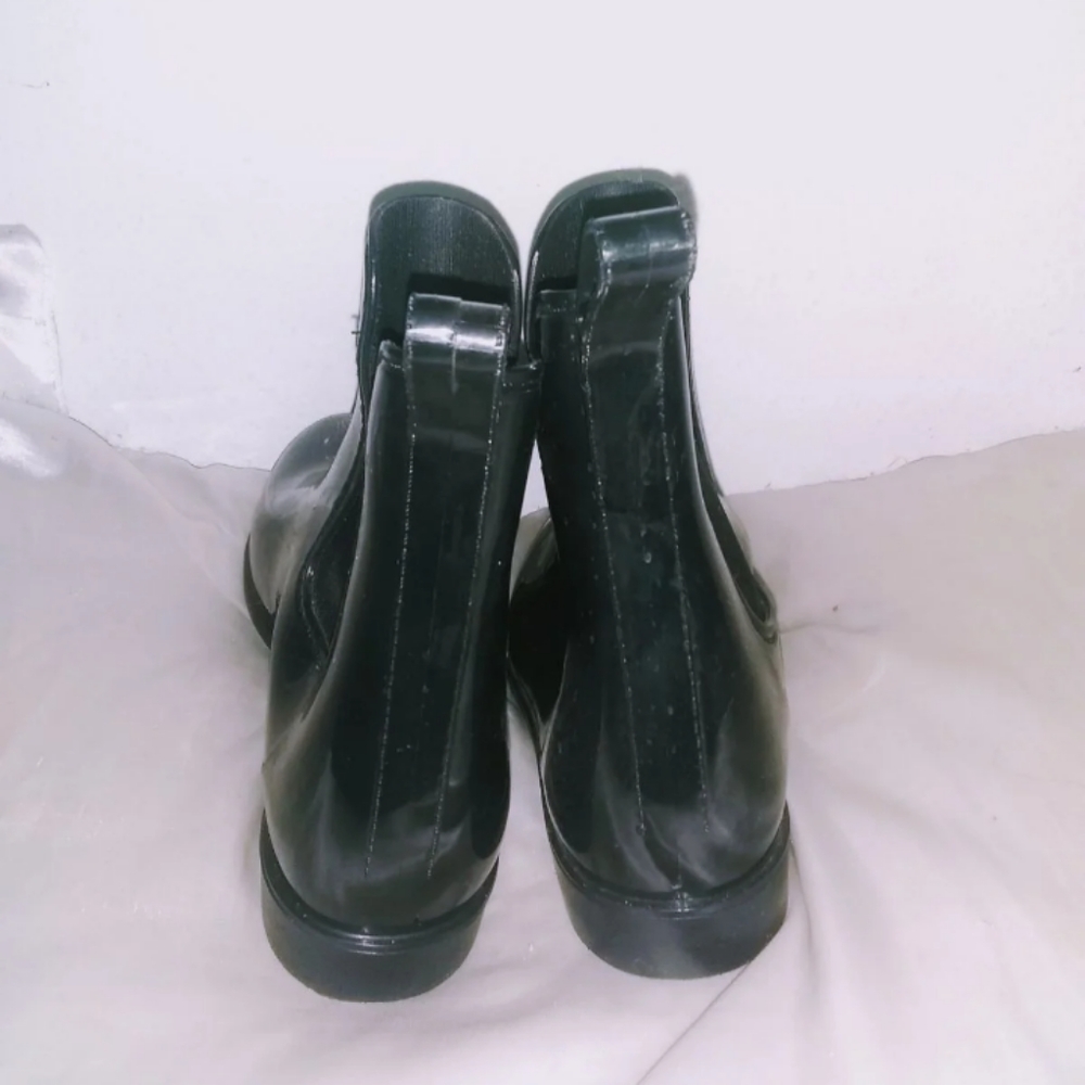 Black rainboots